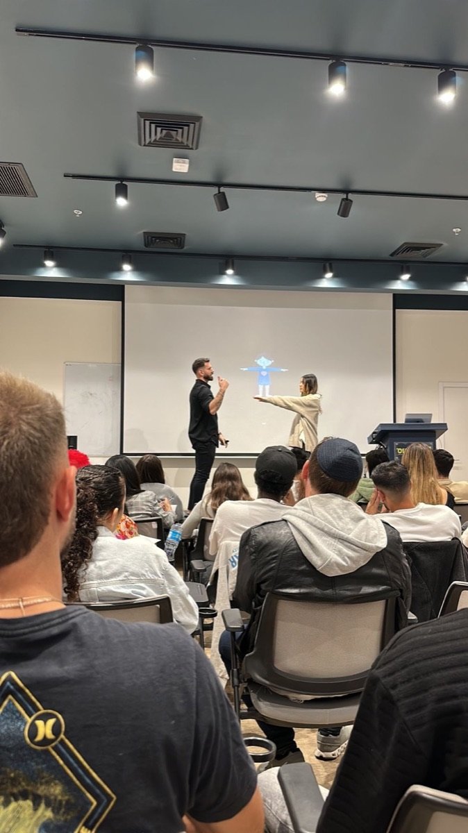 אוסקר מלכה בהרצאה